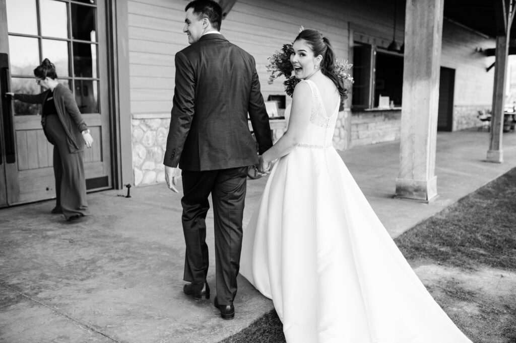 the-barn-at-tanque-verde-ranch-wedding-meredith-amadee-photography