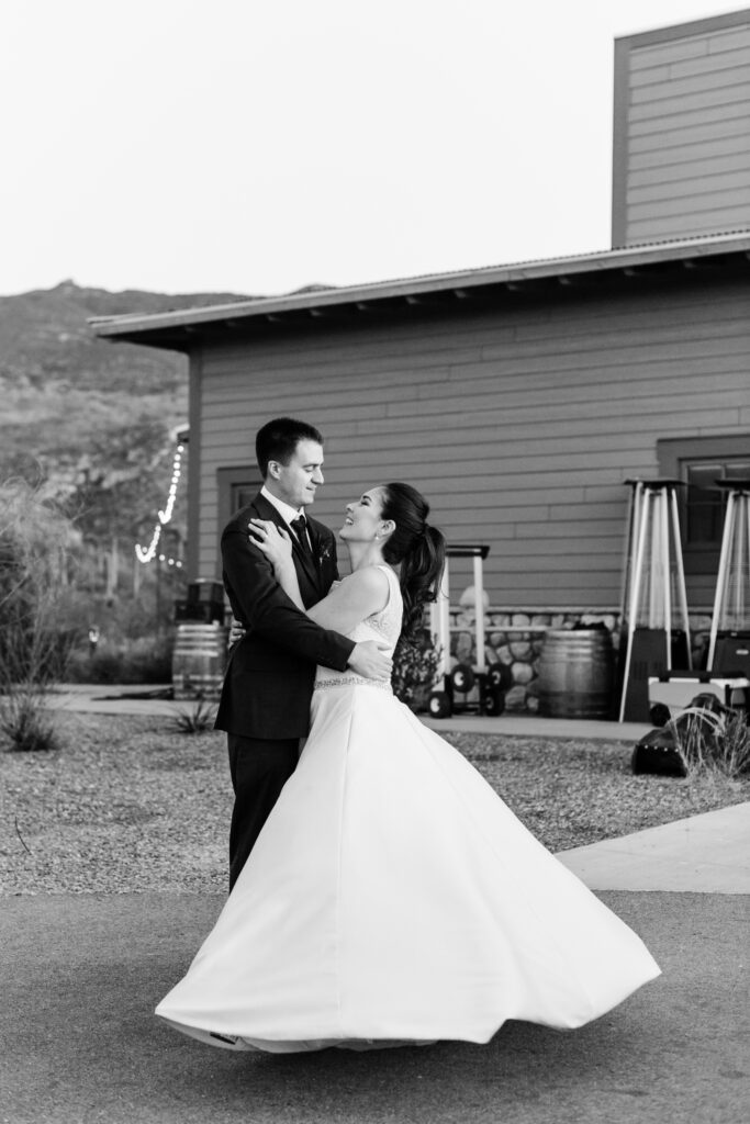 the-barn-at-tanque-verde-ranch-wedding-meredith-amadee-photography