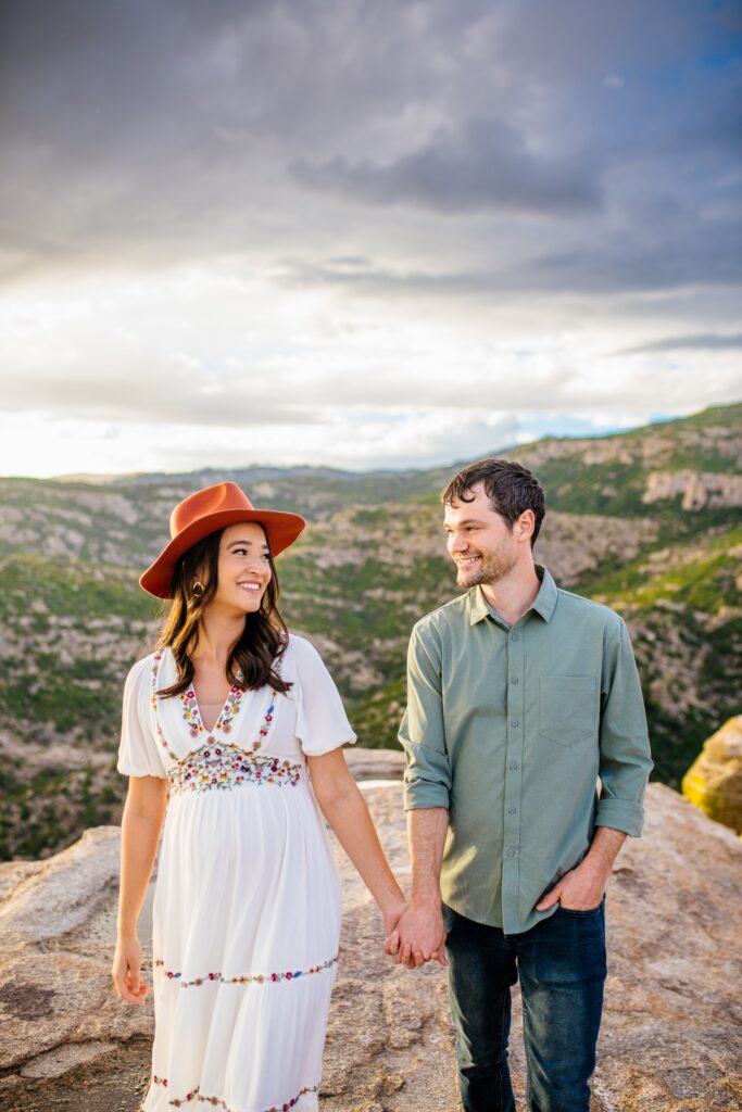 mount-lemmon-maternity-photos-meredith-amadee-photography