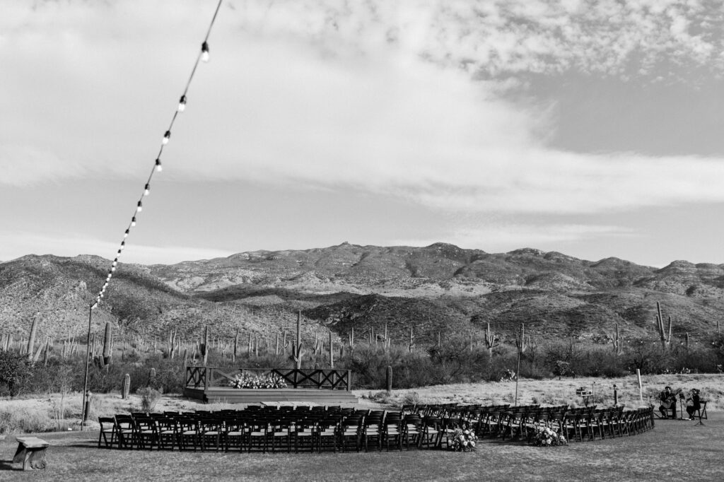 the-barn-at-tanque-verde-ranch-meredith-amadee-photography