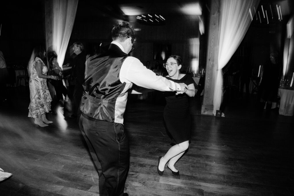 wedding-dancing-meredith-amadee-photography