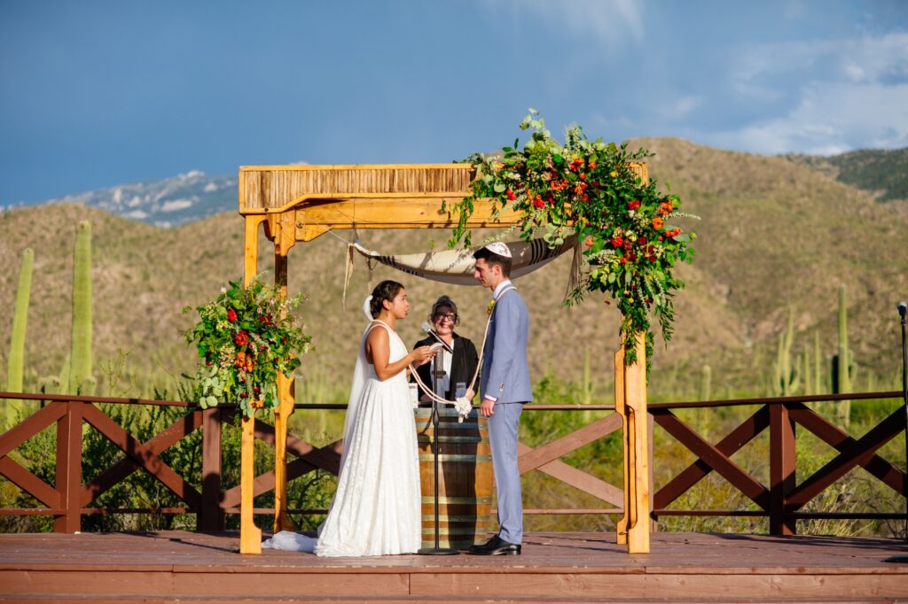 the-barn-at-tanque-verde-ranch-wedding-meredith-amadee-photography