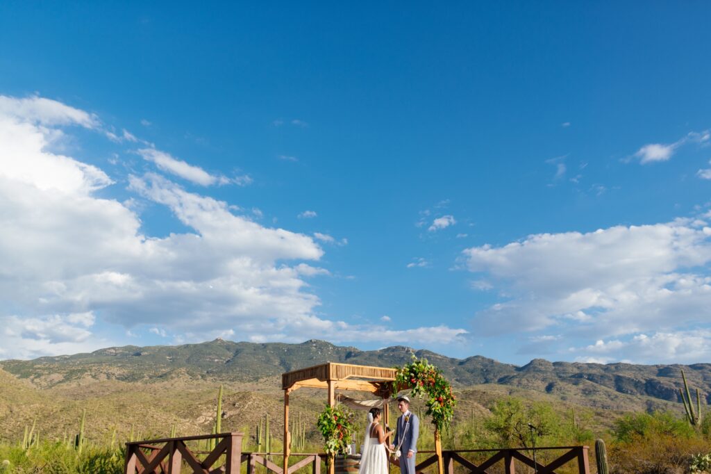 the-barn-at-tanque-verde-ranch-wedding-meredith-amadee-photography