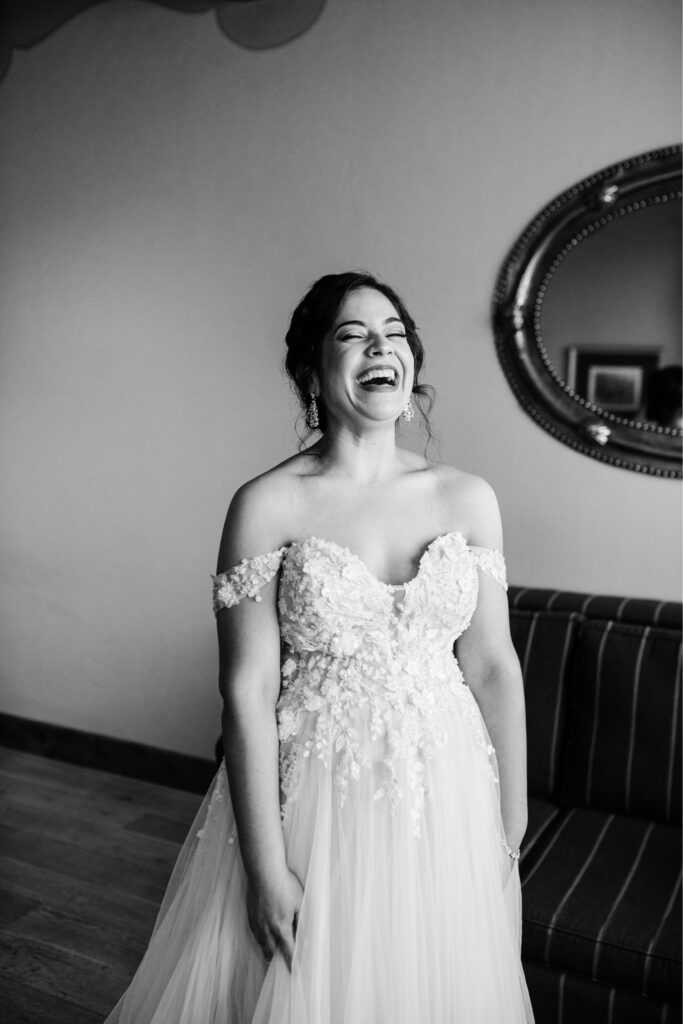 bride-black-and-white-meredith-amadee-photography