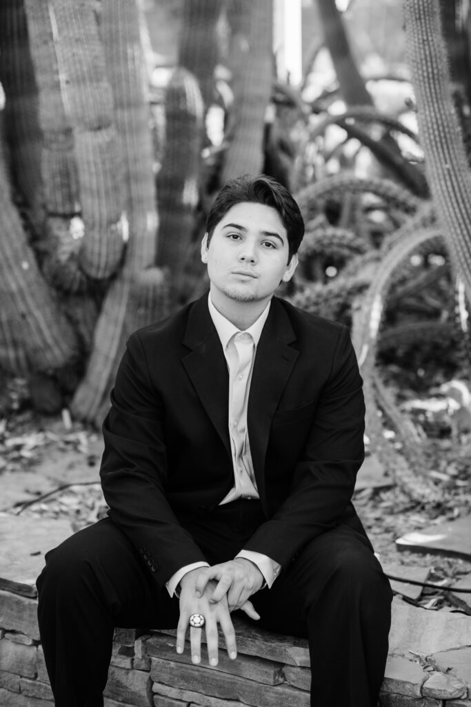 desert-botanical-garden-senior-portraits-meredith-amadee-photography